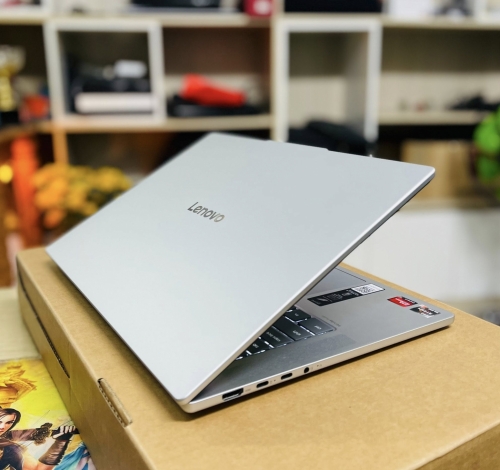 Lenovo Ideapad Slim 5 OLED 15ARP10 Ryzen 7-7735HS , 32GB RAM , 15" 2K OLED 165Hz