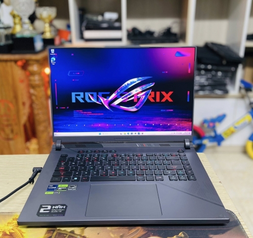 Asus ROG Strix G16 G614JIR I9-14900HX || 32GB RAM || 1TB SSD || RTX 4070 8GB || 16" WQHD 2K , 240Hz