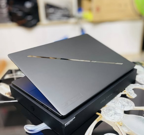 ASUS ROG Zephyrus G16 GU605WV ( xám ) AMD Ryzen AI 9 HX 370/32GB/1TB/16 2.5K 240Hz OLED/RTX 4060 8G
