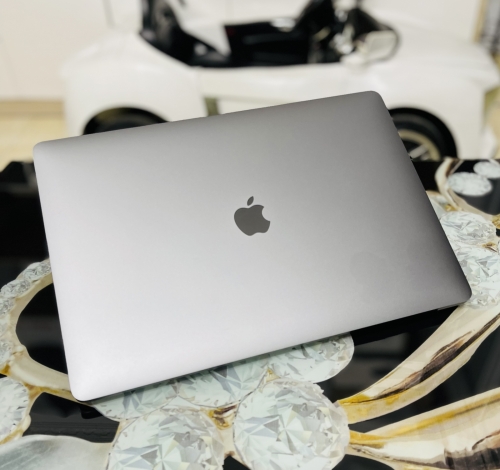 Apple MacBook Pro 15 inch (2019) i7 2.6Ghz/16GB/256GB/VGA 4GB